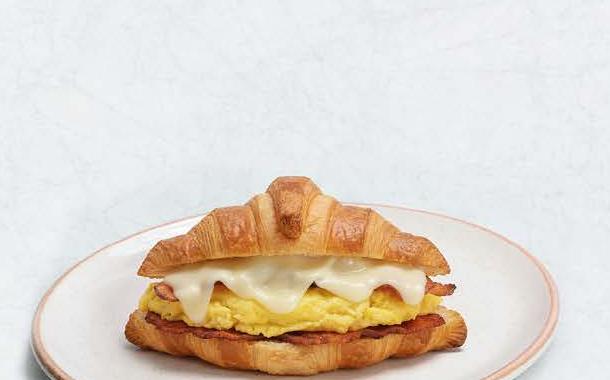 sándwich huevo, queso y tocineta